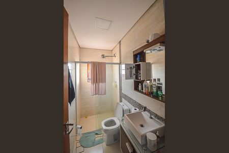 Casa à venda com 162m², 4 quartos e 2 vagas Casa à venda com 162m², 4 quartos e 2 vagasBanheiro da Suíte