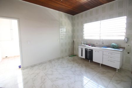 Casa para alugar com 110m², 3 quartos e 2 vagasCozinha