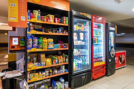 Apartamento à venda com 77m², 2 quartos e 2 vagas Apartamento à venda com 77m², 2 quartos e 2 vagasÁrea comum - Mini mercado
