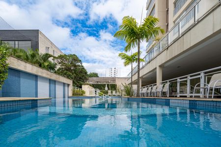Apartamento à venda com 77m², 2 quartos e 2 vagas Apartamento à venda com 77m², 2 quartos e 2 vagasÁrea comum - Piscina descoberta