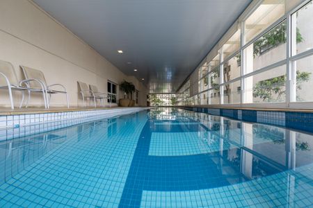 Apartamento à venda com 77m², 2 quartos e 2 vagas Apartamento à venda com 77m², 2 quartos e 2 vagasÁrea comum - Piscina coberta