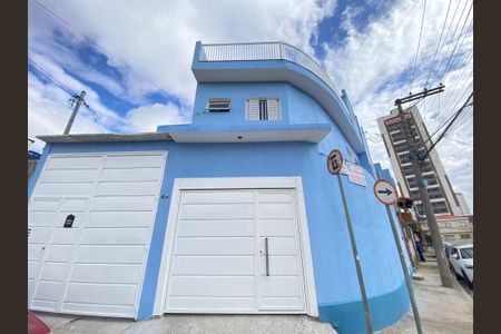 Casa à venda com 168m², 3 quartos e 1 vaga Casa à venda com 168m², 3 quartos e 1 vagaFachada