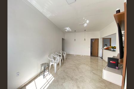 Casa à venda com 168m², 3 quartos e 1 vaga Casa à venda com 168m², 3 quartos e 1 vagaSala