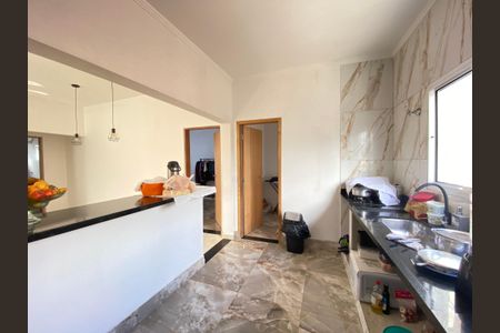 Casa à venda com 168m², 3 quartos e 1 vaga Casa à venda com 168m², 3 quartos e 1 vagaCozinha