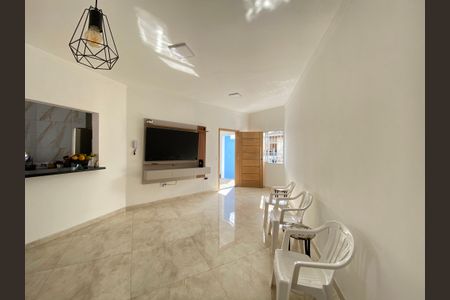 Casa à venda com 168m², 3 quartos e 1 vaga Casa à venda com 168m², 3 quartos e 1 vagaSala