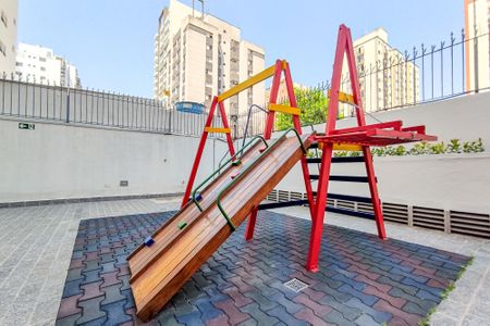 Apartamento para alugar com 65m², 2 quartos e 1 vaga Apartamento para alugar com 65m², 2 quartos e 1 vagaÁrea comum - Playground