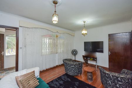 Casa à venda com 334m², 3 quartos e 4 vagasSala