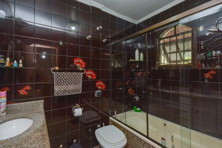 Casa à venda com 334m², 3 quartos e 4 vagasBanheiro da Suíte