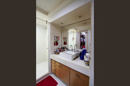 Apartamento à venda com 212m², 5 quartos e 3 vagasBanheiro Suíte