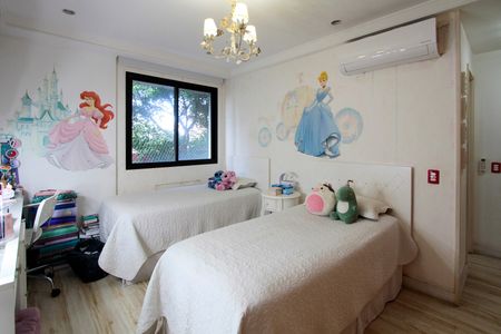 Apartamento à venda com 212m², 5 quartos e 3 vagasSuíte 2 