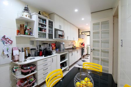 Apartamento à venda com 212m², 5 quartos e 3 vagasCozinha