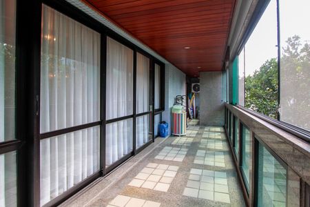 Apartamento à venda com 212m², 5 quartos e 3 vagasVaranda