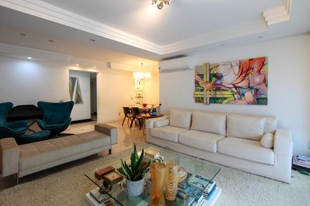 Apartamento à venda com 212m², 5 quartos e 3 vagasSala