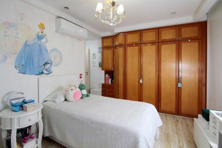 Apartamento à venda com 212m², 5 quartos e 3 vagasSuíte 2 