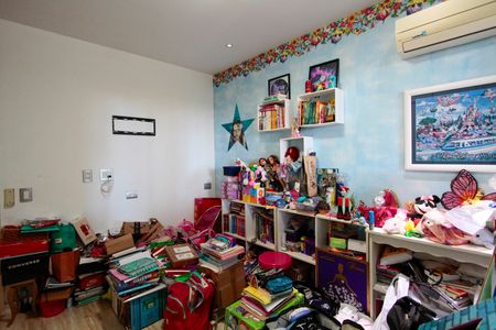 Apartamento à venda com 212m², 5 quartos e 3 vagasQuarto 