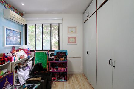 Apartamento à venda com 212m², 5 quartos e 3 vagasQuarto 