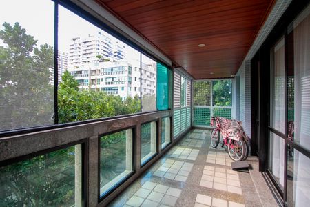 Apartamento à venda com 212m², 5 quartos e 3 vagasVaranda