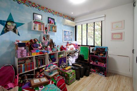 Apartamento à venda com 212m², 5 quartos e 3 vagasQuarto 