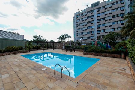 Apartamento à venda com 212m², 5 quartos e 3 vagasÁrea comum - Piscina