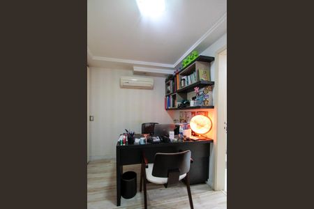 Apartamento à venda com 212m², 5 quartos e 3 vagasEscritório