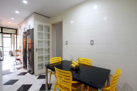 Apartamento à venda com 212m², 5 quartos e 3 vagasCozinha