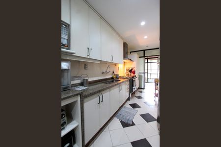 Apartamento à venda com 212m², 5 quartos e 3 vagasCozinha