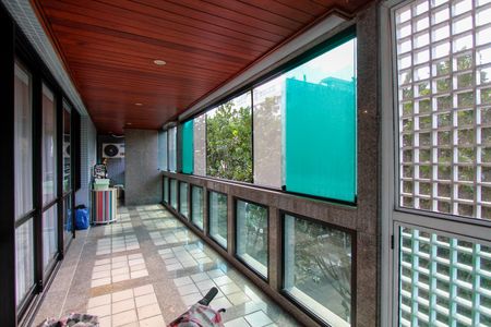 Apartamento à venda com 212m², 5 quartos e 3 vagasVaranda