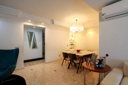 Apartamento à venda com 212m², 5 quartos e 3 vagasSala