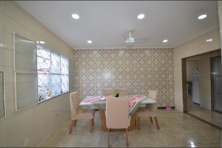 Casa para alugar com 240m², 2 quartos e 2 vagasSala