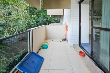 Apartamento para alugar com 147m², 3 quartos e 2 vagas Apartamento para alugar com 147m², 3 quartos e 2 vagasVaranda