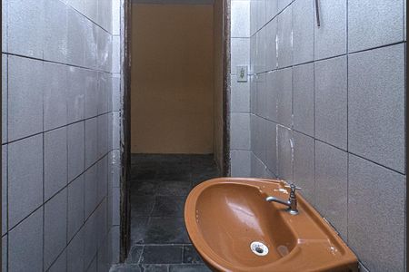 Casa à venda com 114m², 3 quartos e 2 vagasbanheiro na área de serviço_4