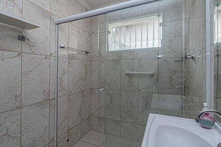 banheiro social_2 de casa à venda com 3 quartos, 114m² em Parque Fongaro, São Paulo