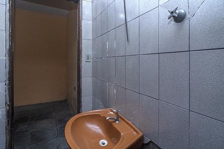 Casa à venda com 114m², 3 quartos e 2 vagasbanheiro na área de serviço_3