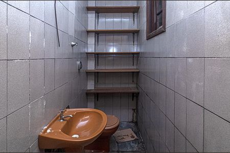 Casa à venda com 114m², 3 quartos e 2 vagasbanheiro na área de serviço_2