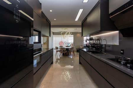 Apartamento à venda com 240m², 4 quartos e 4 vagas