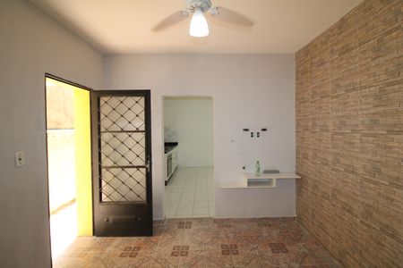 Casa de condomínio para alugar com 45m², 1 quarto e sem vagaSala / Quarto