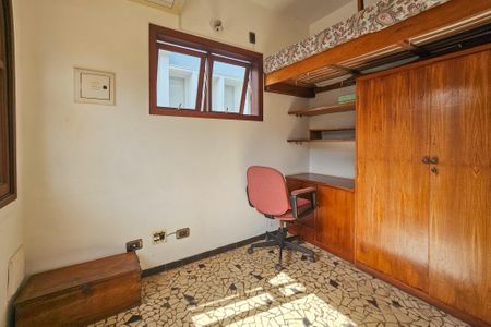 Casa para alugar com 336m², 4 quartos e 6 vagasÁrea de serviço 