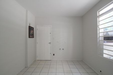 Casa à venda com 70m², 2 quartos e 2 vagasSala