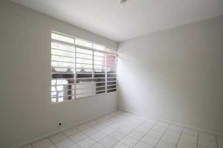 Casa à venda com 70m², 2 quartos e 2 vagasSala