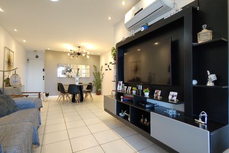 Apartamento à venda com 114m², 4 quartos e 2 vagas Apartamento à venda com 114m², 4 quartos e 2 vagasSala