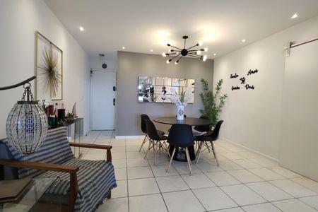 Apartamento à venda com 114m², 4 quartos e 2 vagas Apartamento à venda com 114m², 4 quartos e 2 vagasSala