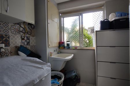 Apartamento à venda com 114m², 4 quartos e 2 vagas Apartamento à venda com 114m², 4 quartos e 2 vagasÁrea de Serviço