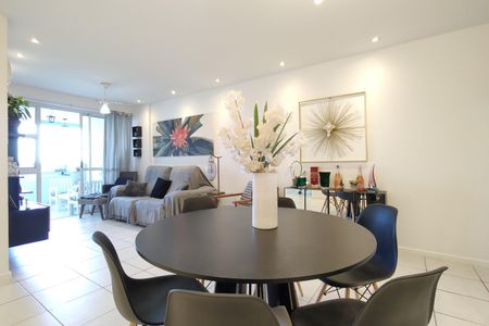 Apartamento à venda com 114m², 4 quartos e 2 vagas Apartamento à venda com 114m², 4 quartos e 2 vagasSala