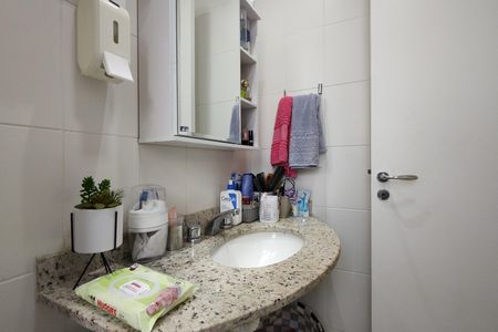 Apartamento à venda com 114m², 4 quartos e 2 vagas Apartamento à venda com 114m², 4 quartos e 2 vagasBanheiro da Suíte