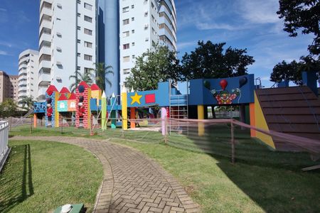 Apartamento à venda com 114m², 4 quartos e 2 vagas Apartamento à venda com 114m², 4 quartos e 2 vagasÁrea comum - Playground