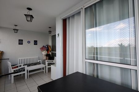 Apartamento à venda com 114m², 4 quartos e 2 vagas Apartamento à venda com 114m², 4 quartos e 2 vagasVaranda