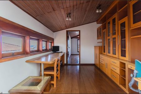 Casa à venda com 350m², 4 quartos e 4 vagasPiso superior