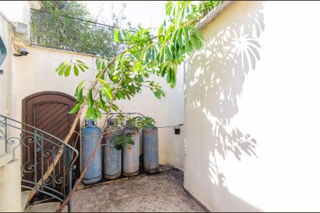 Casa à venda com 350m², 4 quartos e 4 vagasQuintal