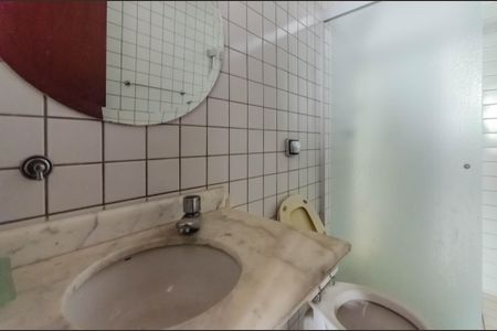 Casa à venda com 350m², 4 quartos e 4 vagasBanheiro de serviço