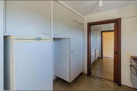 Casa à venda com 350m², 4 quartos e 4 vagasCozinha